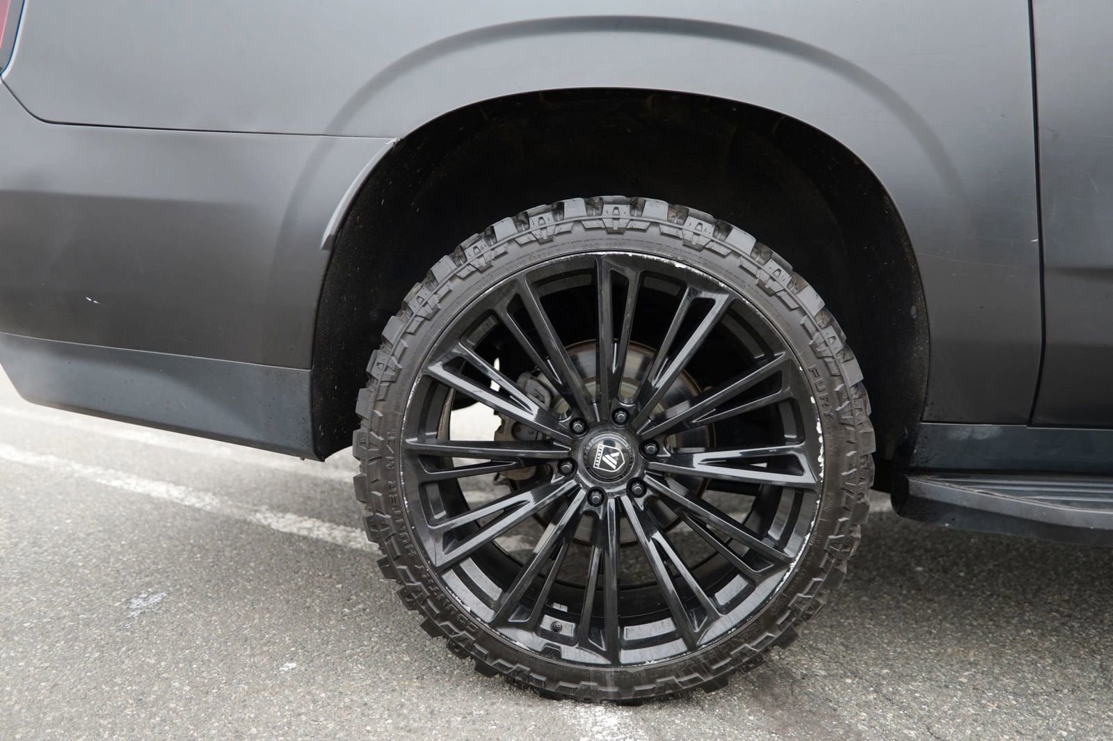 Used 2021 Chevrolet Suburban RST w/ Luxury Package image 12