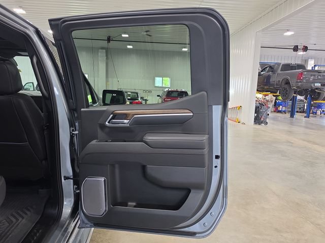 Used 2025 Chevrolet Silverado 1500 High Country w/ Technology Package AWD/4WD image 29