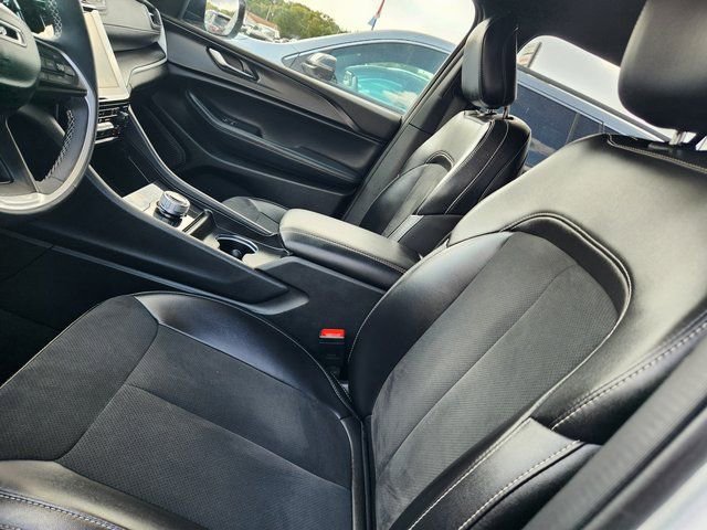 Used 2024 Jeep Grand Cherokee L Laredo image 12