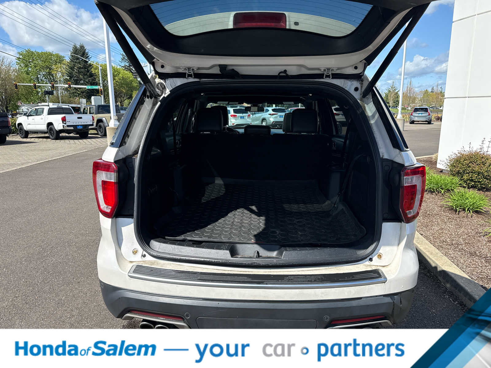 Used 2018 Ford Explorer Platinum AWD/4WD image 19