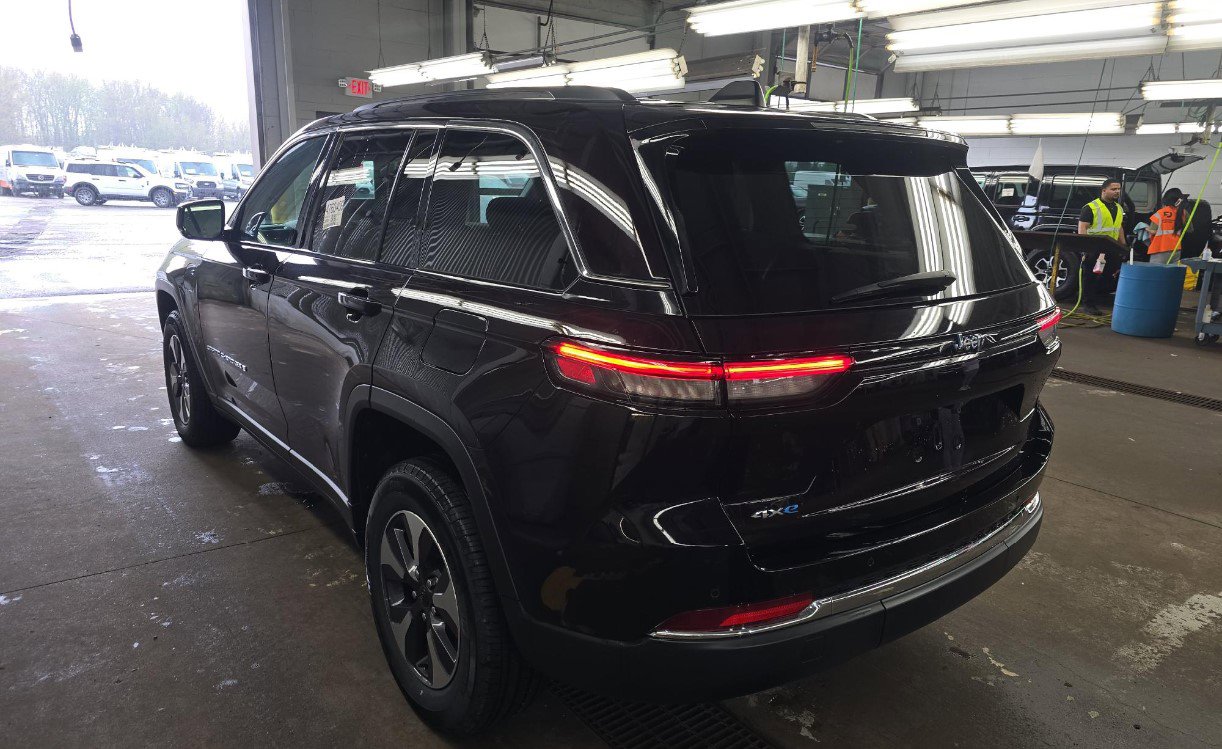 Used 2022 Jeep Grand Cherokee Limited 4xe AWD/4WD image 6