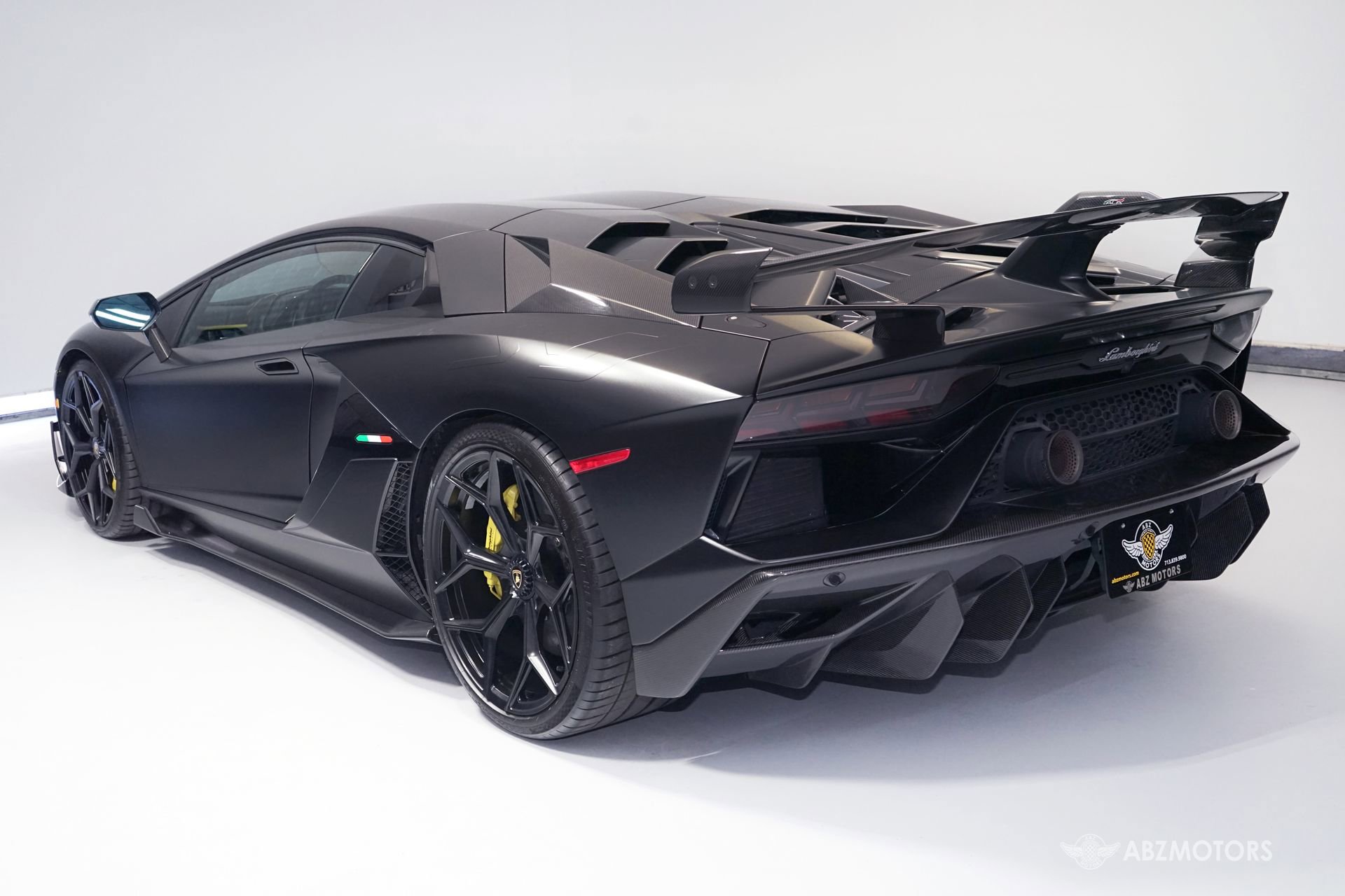 Used 2019 Lamborghini Aventador SVJ image 7