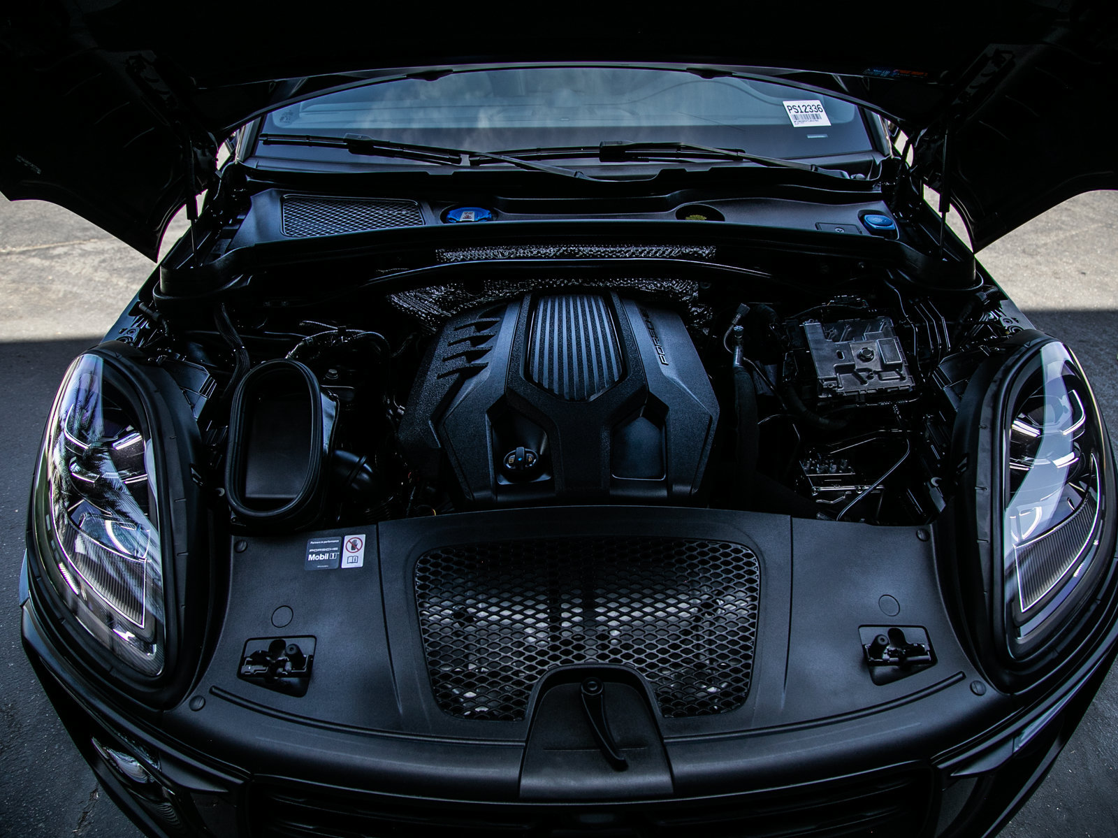 Certified 2026 Porsche Macan AWD/4WD image 19