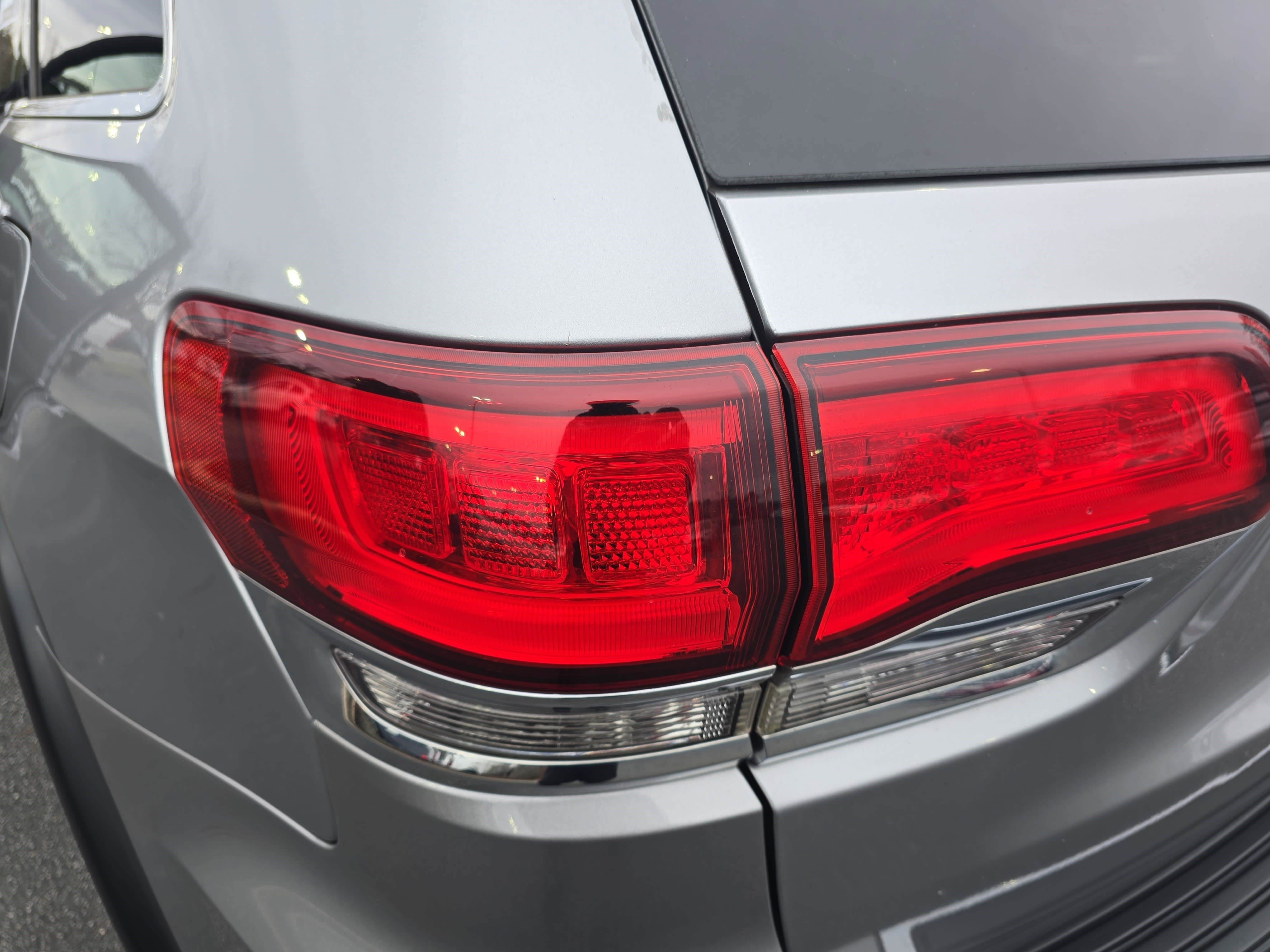 Used 2020 Jeep Grand Cherokee Limited w/ Luxury Group II image 31