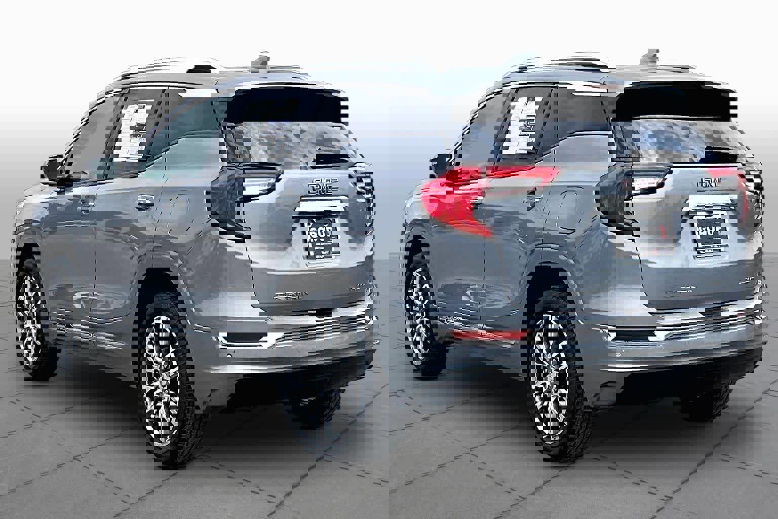 Used 2024 GMC Terrain Denali w/ Denali Premium Package AWD/4WD image 12