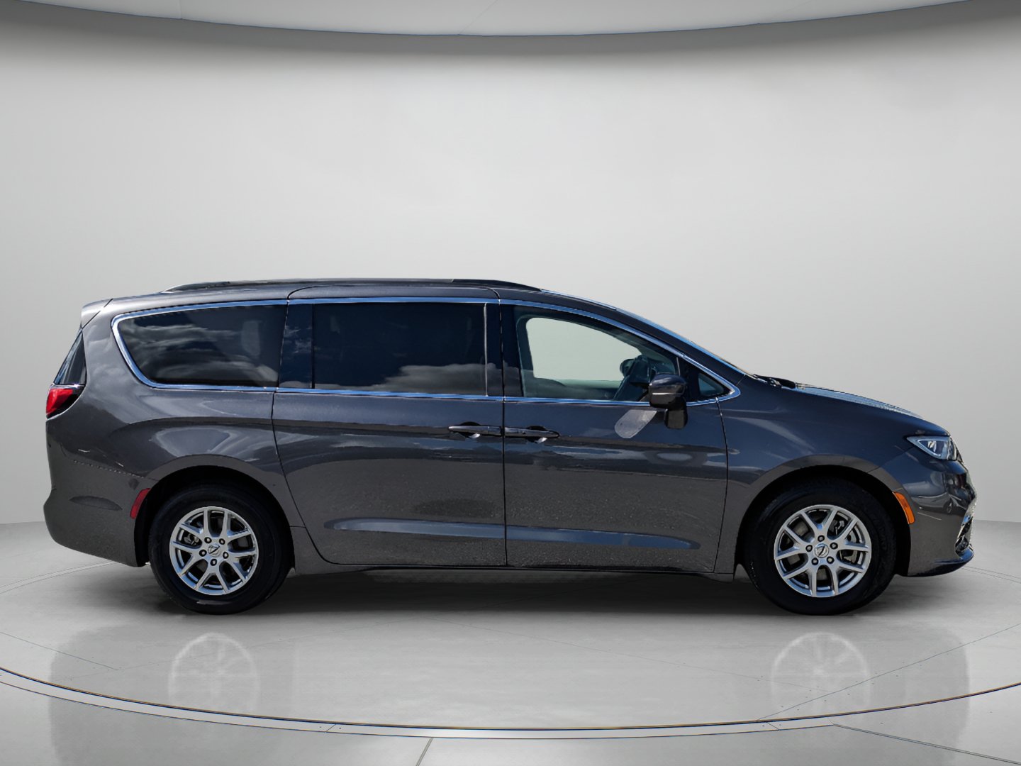Used 2022 Chrysler Pacifica Touring-L FWD image 9