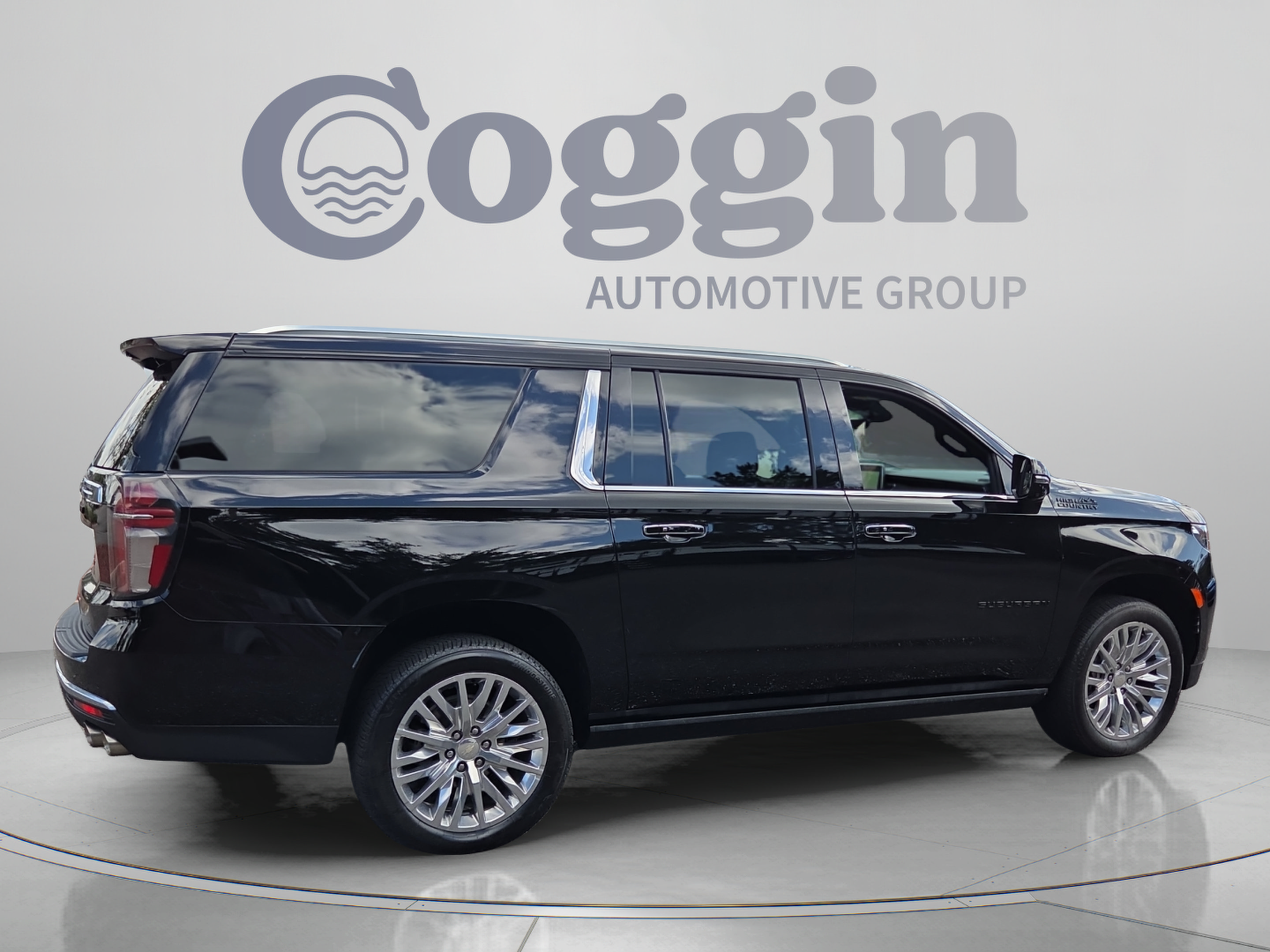 Certified 2023 Chevrolet Suburban High Country AWD/4WD image 5