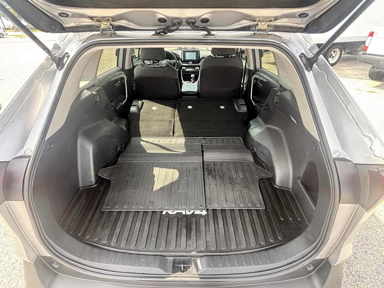 Used 2020 Toyota RAV4 XLE AWD/4WD image 23