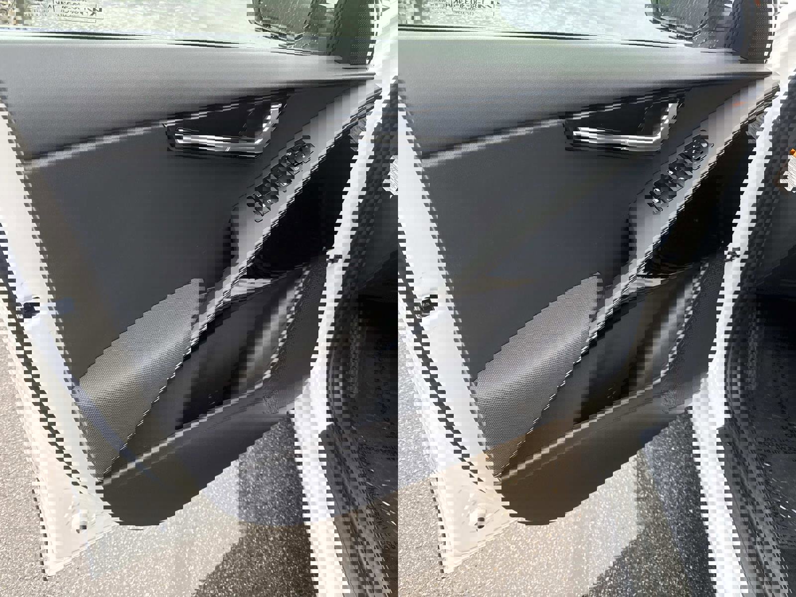 Used 2023 Kia Niro EX image 17