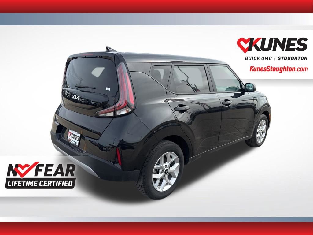 Used 2025 Kia Soul LX FWD image 11