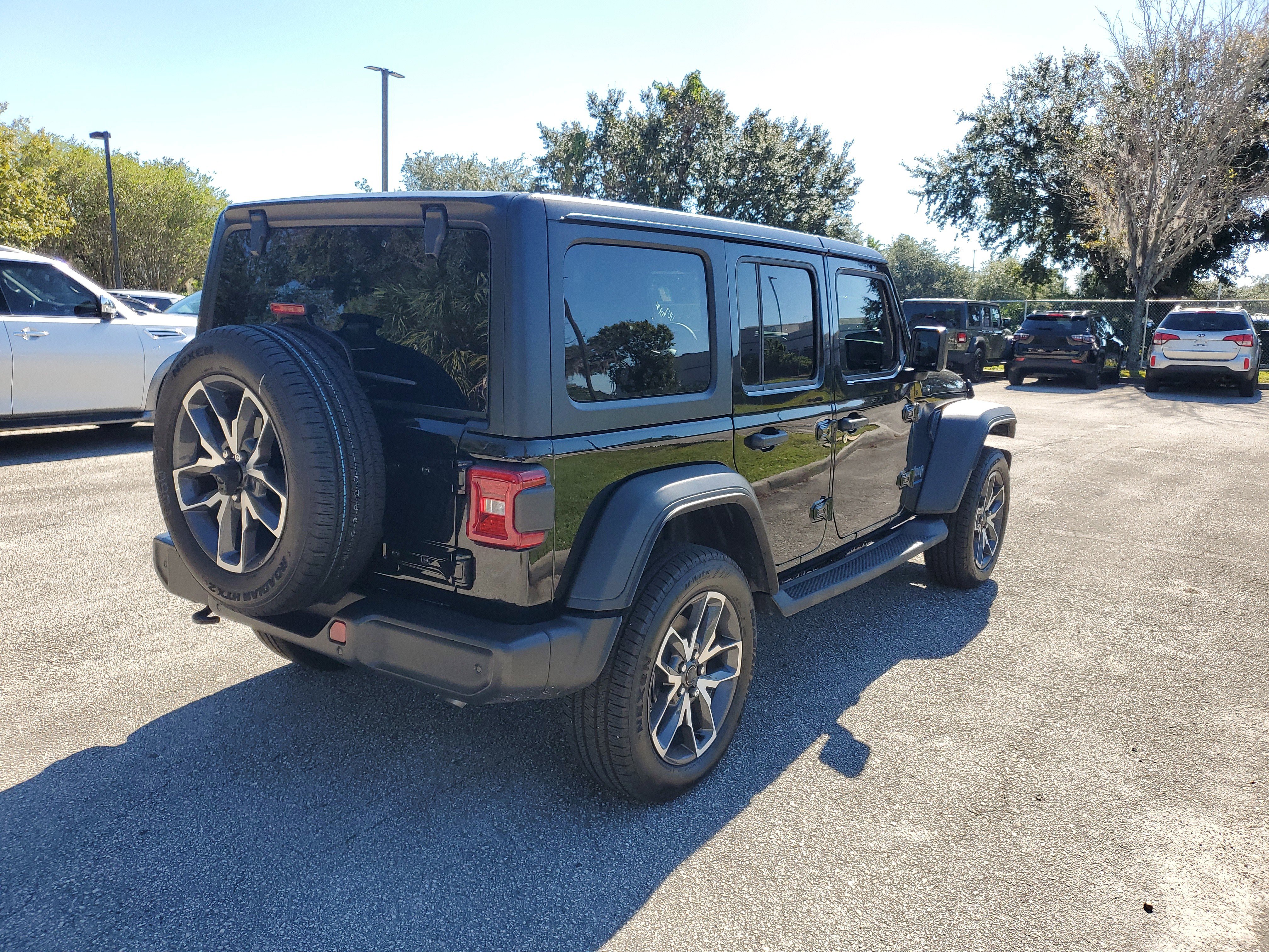 Used 2025 Jeep Wrangler Sport S w/ Convenience Group image 6