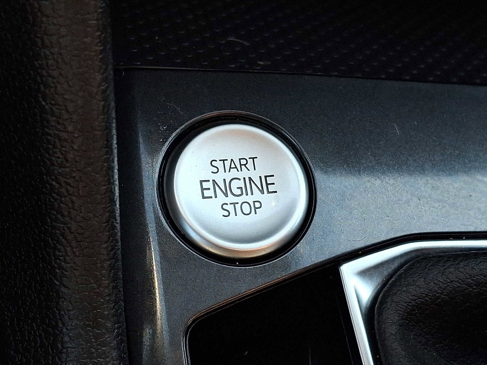 Used 2022 Volkswagen Tiguan S image 19