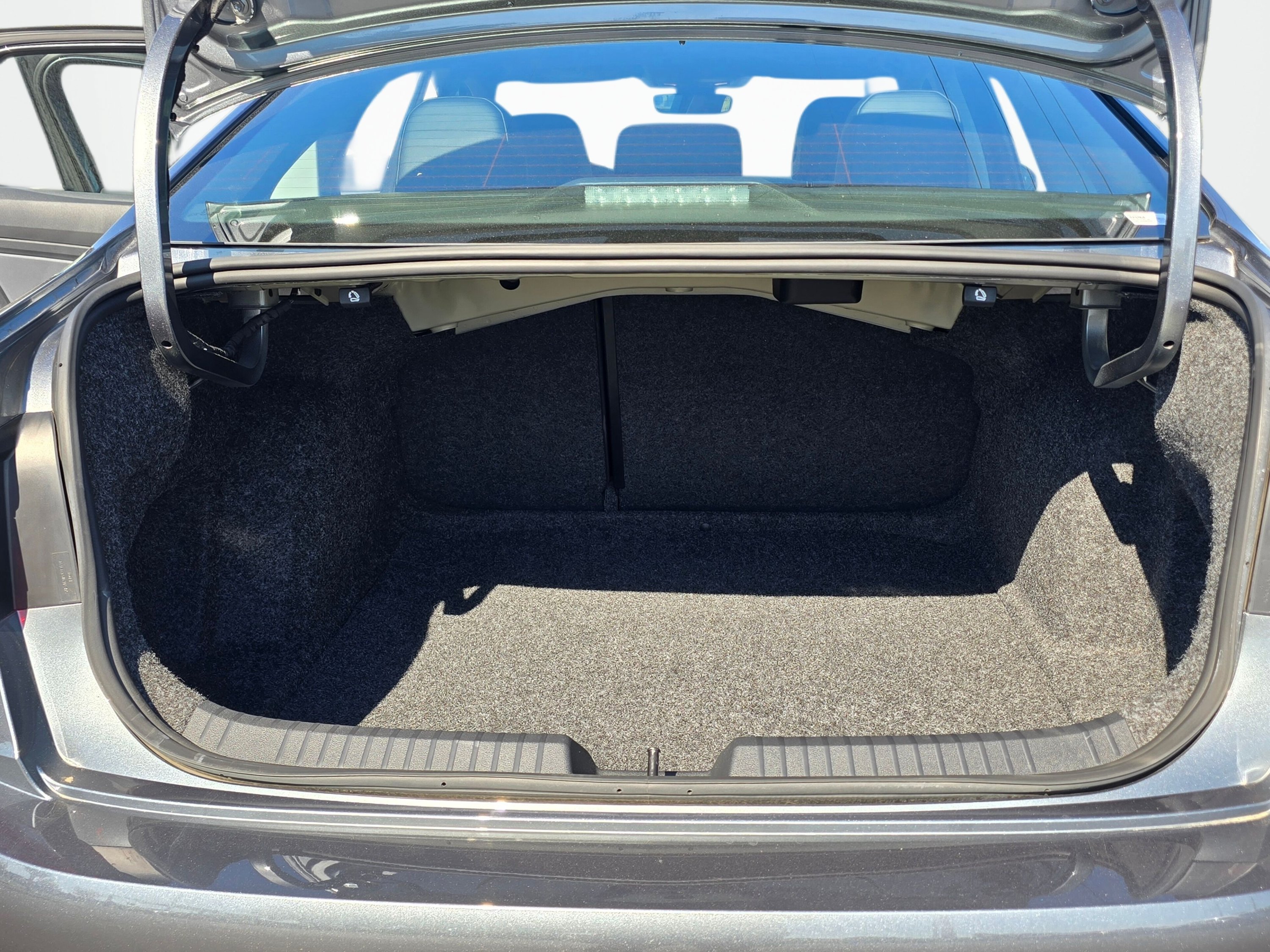 Used 2025 Volkswagen Jetta SE w/ Sunroof Package FWD image 11