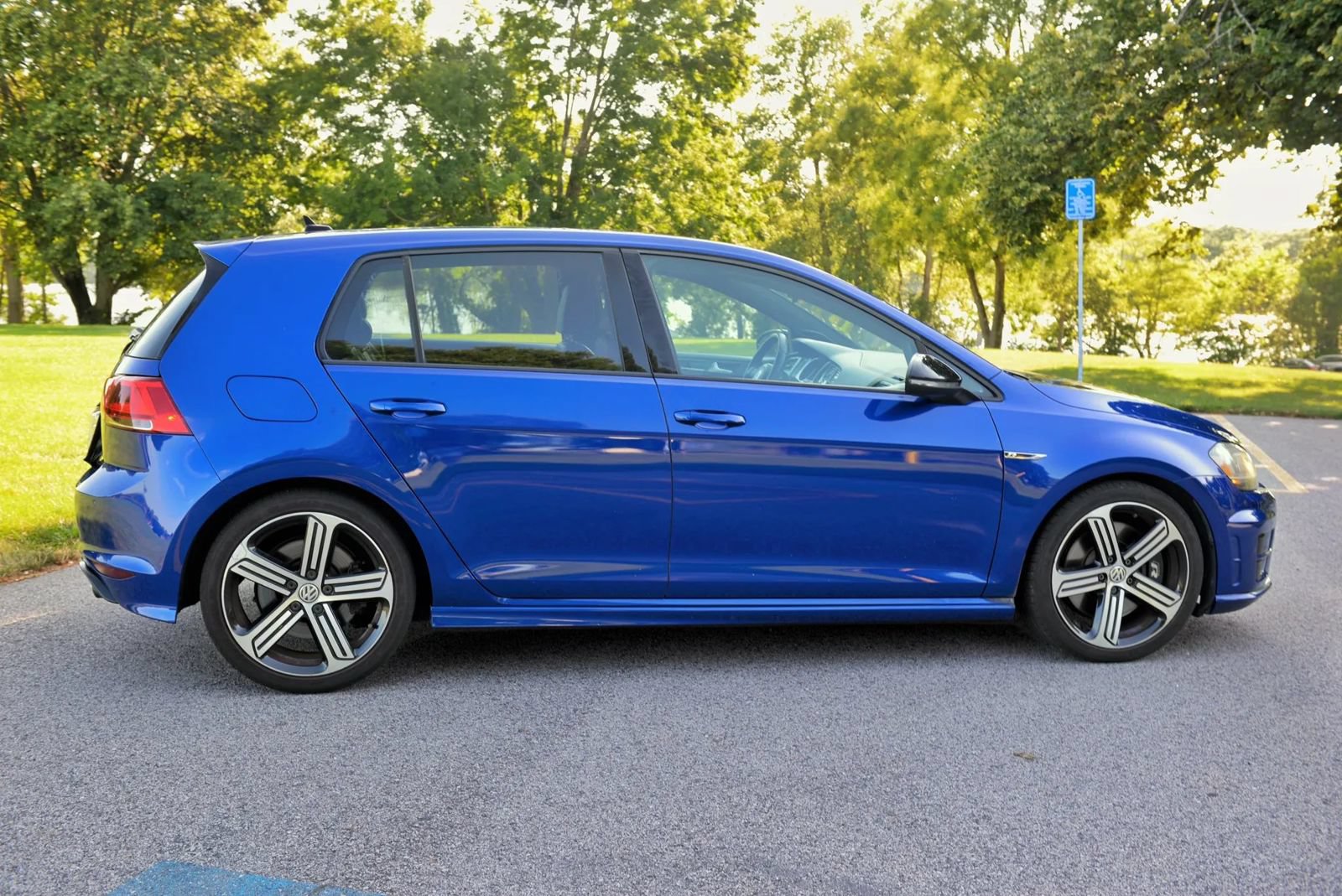 Used 2015 Volkswagen Golf R 4-Door AWD/4WD image 11