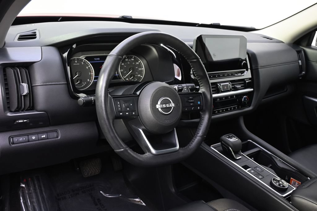 Used 2024 Nissan Pathfinder SL AWD/4WD image 11