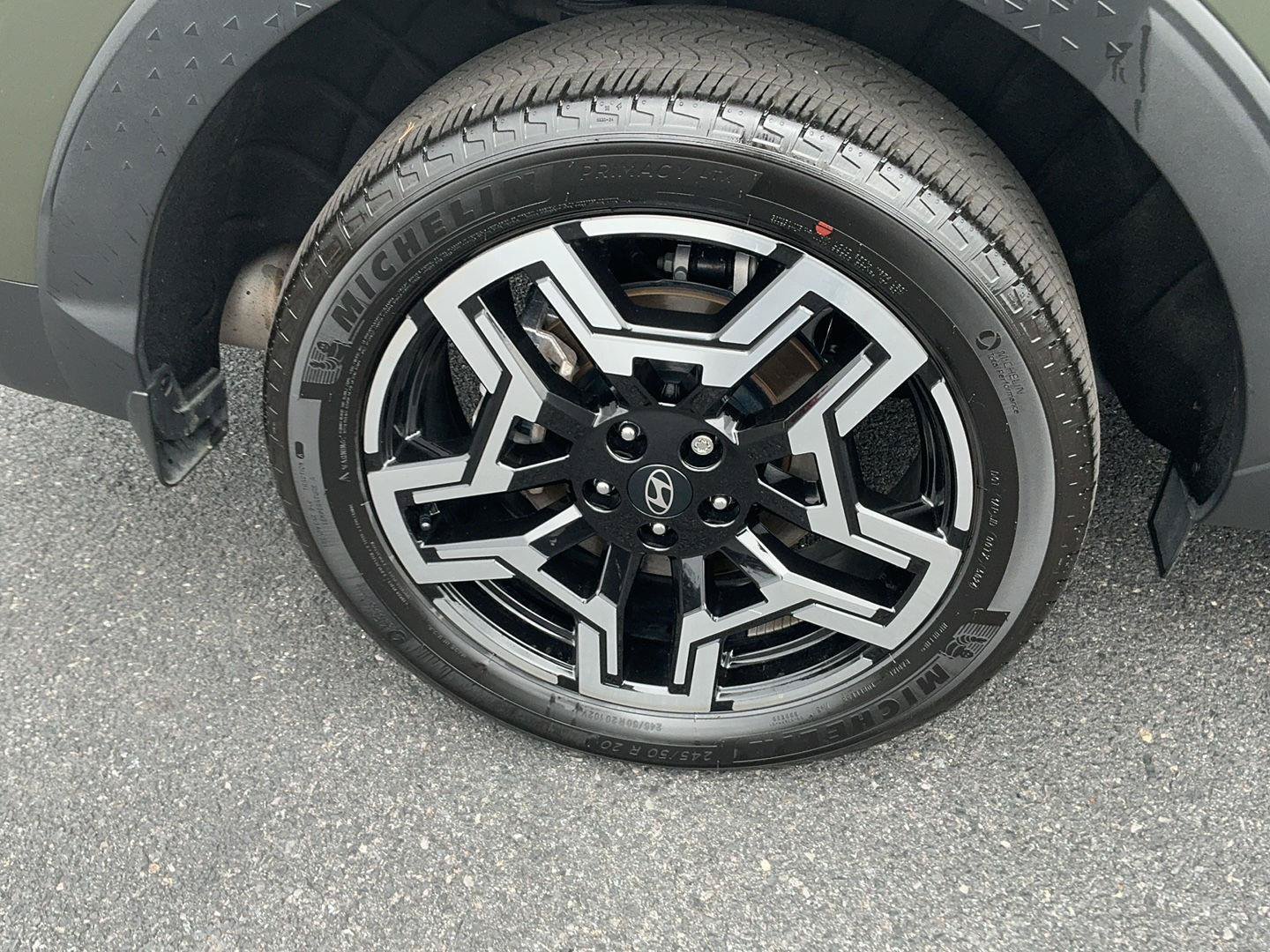 Certified 2025 Hyundai Santa Cruz Limited AWD/4WD image 5