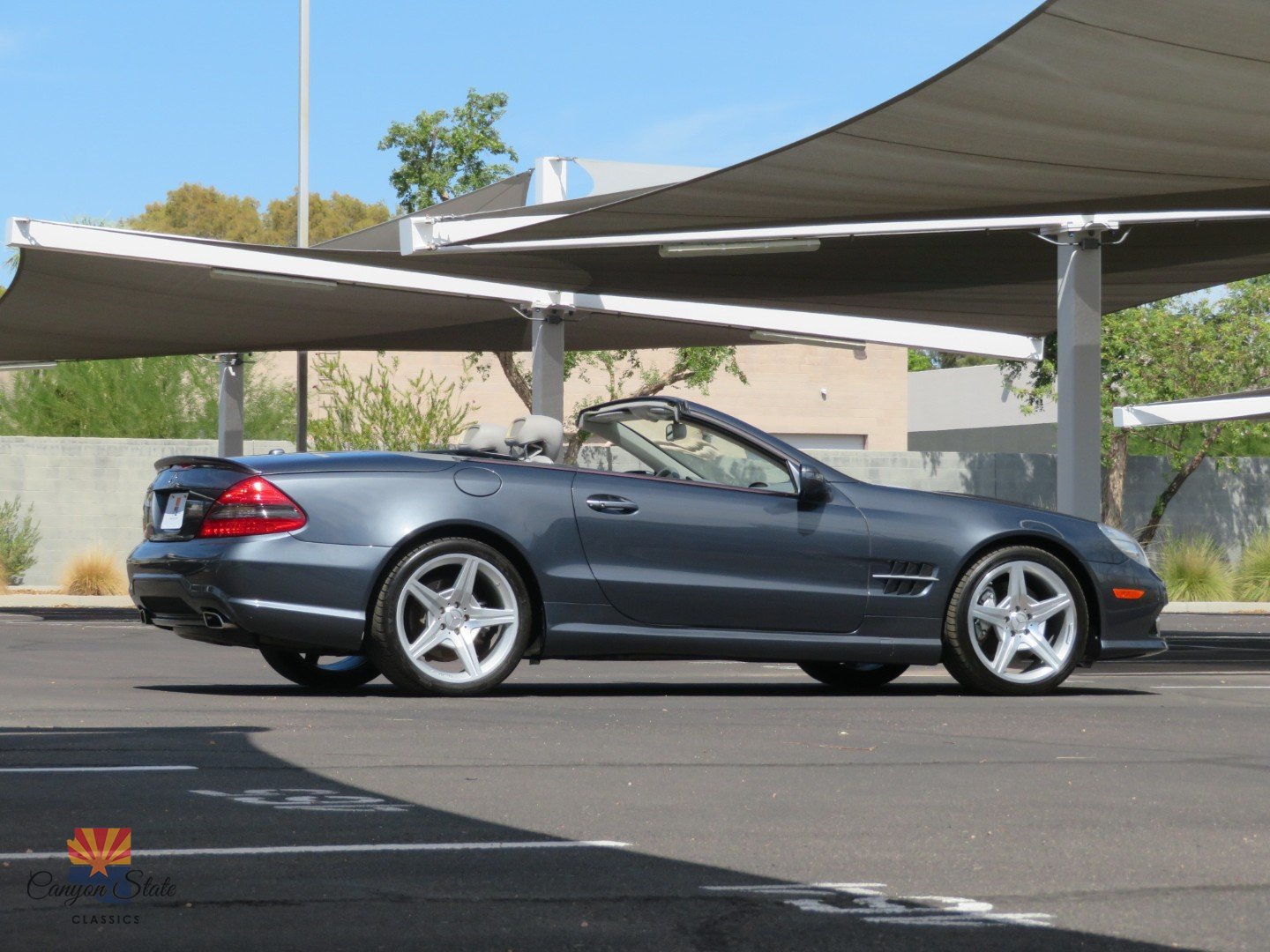 Used 2009 Mercedes-Benz SL 550 w/ Premium I Pkg image 2