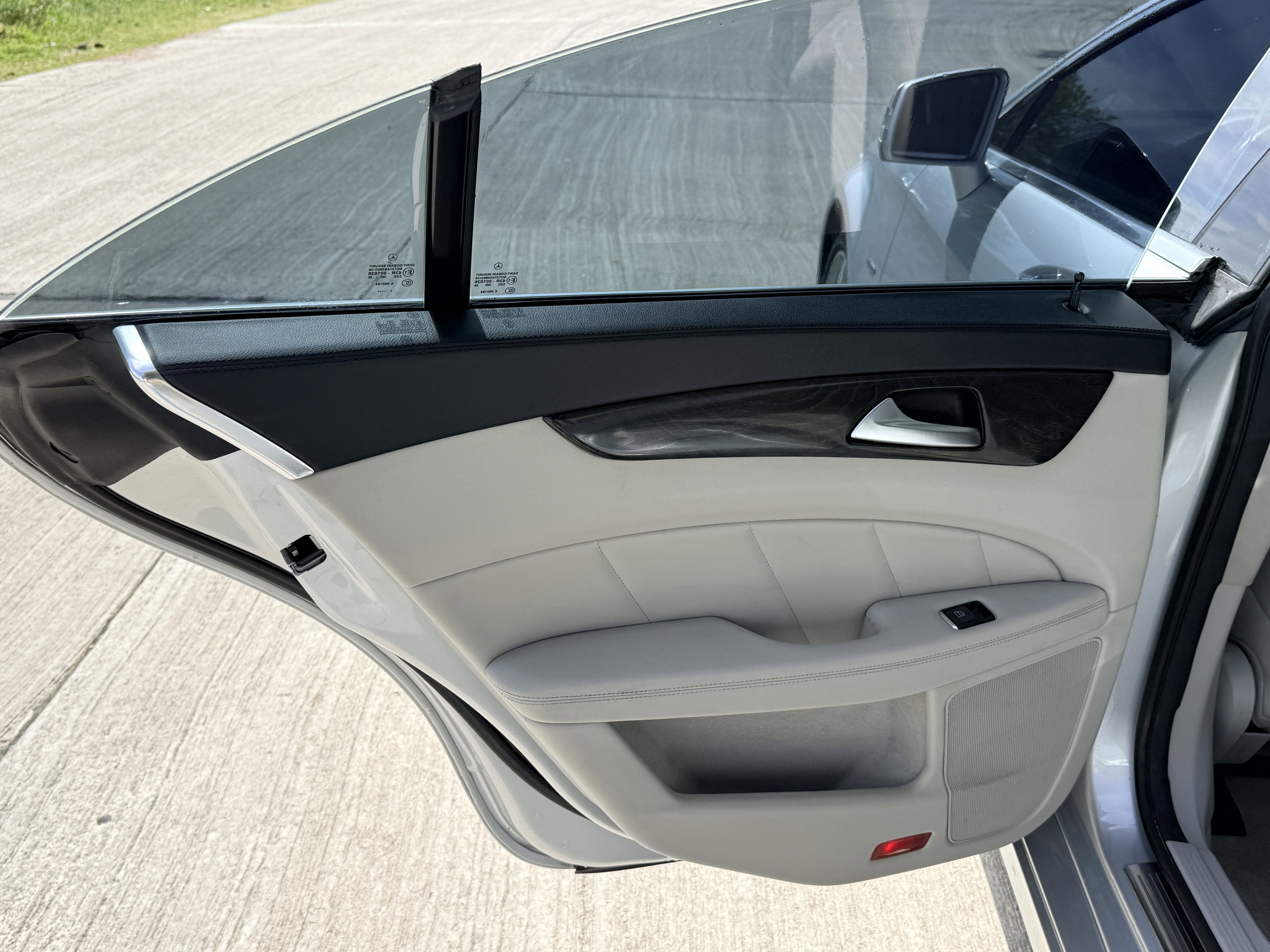 Used 2012 Mercedes-Benz CLS 550 w/ Premium I Pkg image 28