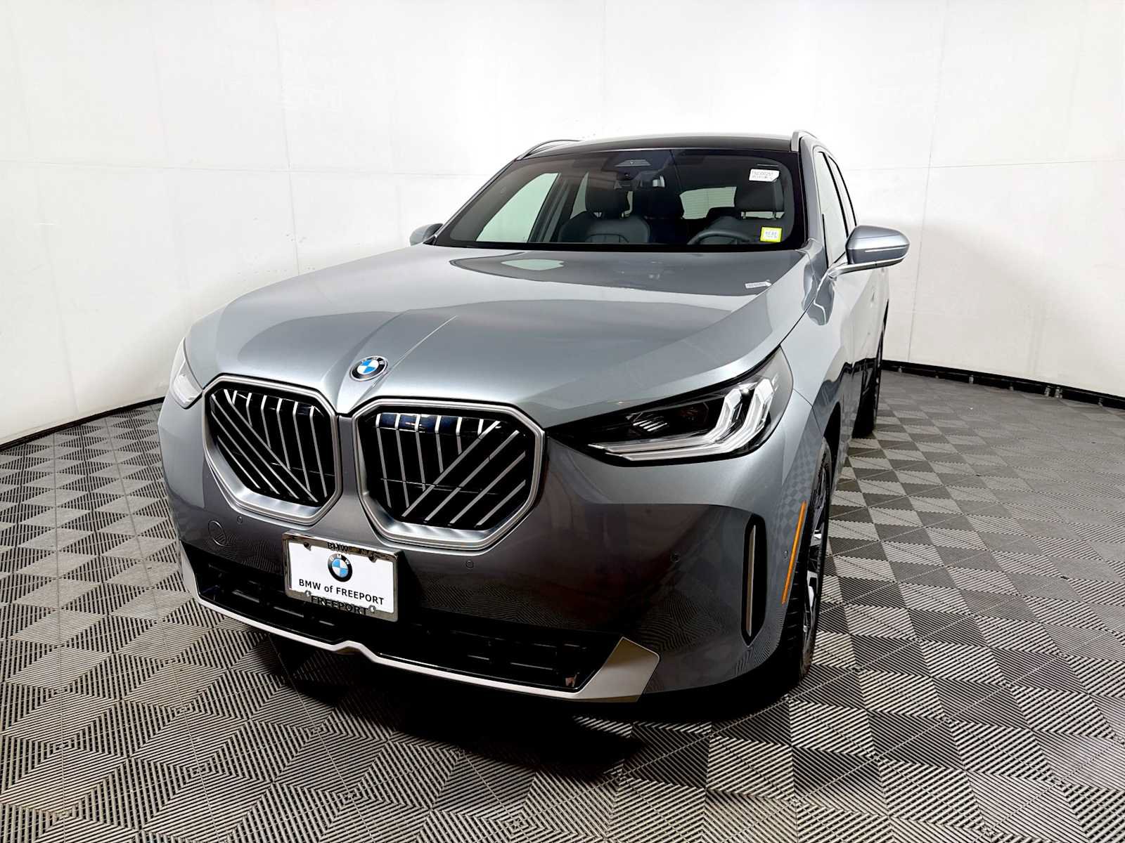 Used 2026 BMW X3 xDrive30i w/ Convenience Package AWD/4WD image 3