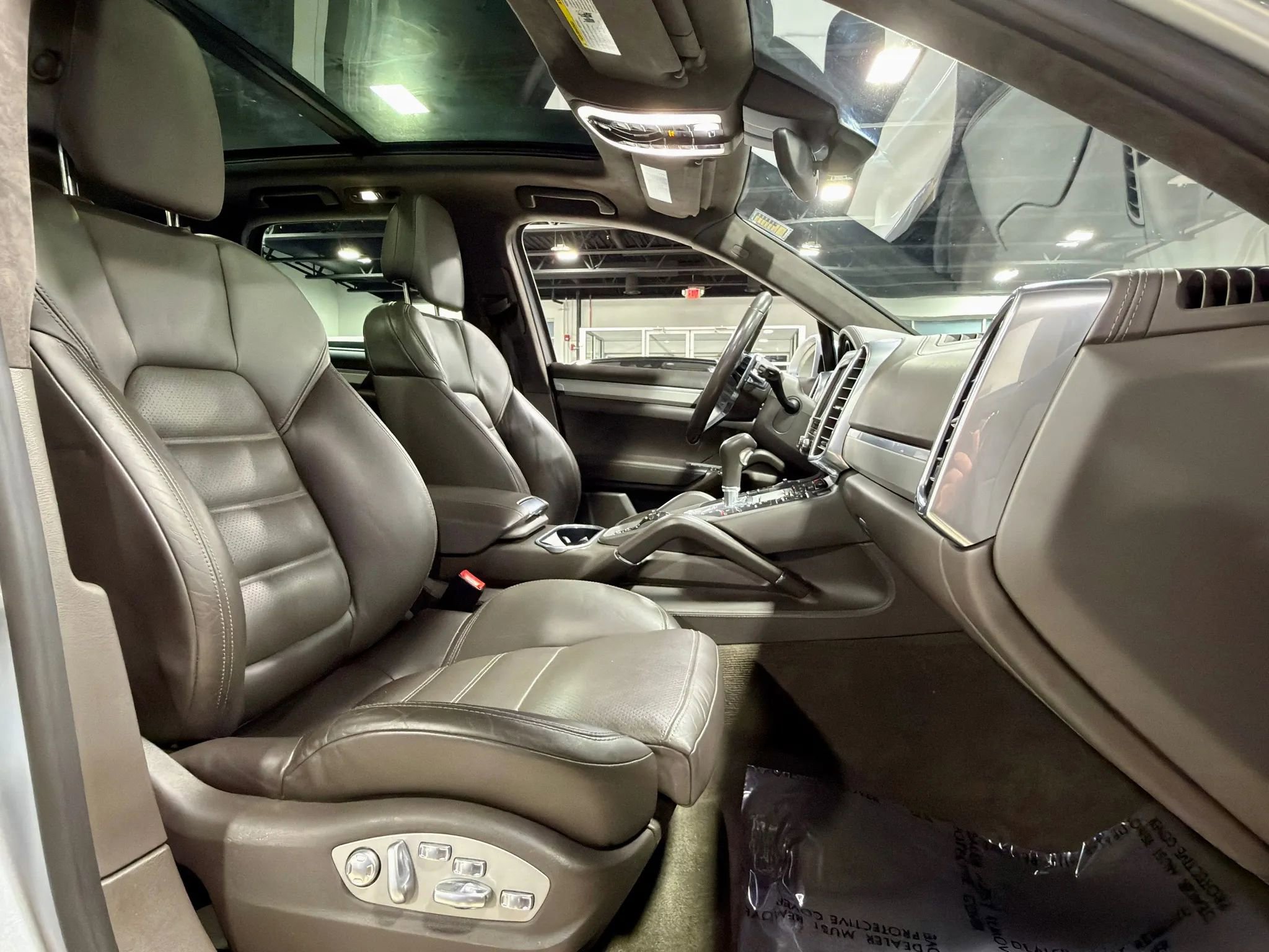 Used 2016 Porsche Cayenne GTS image 8