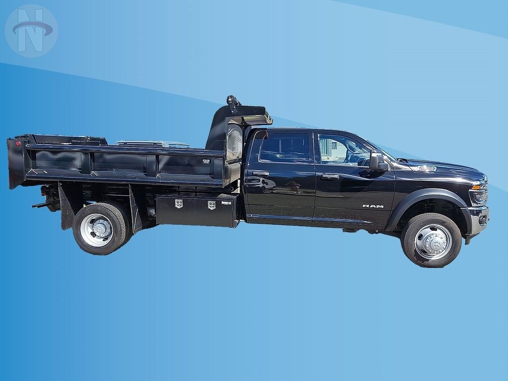 Used 2025 RAM 5500 4x4 Crew Cab image 16