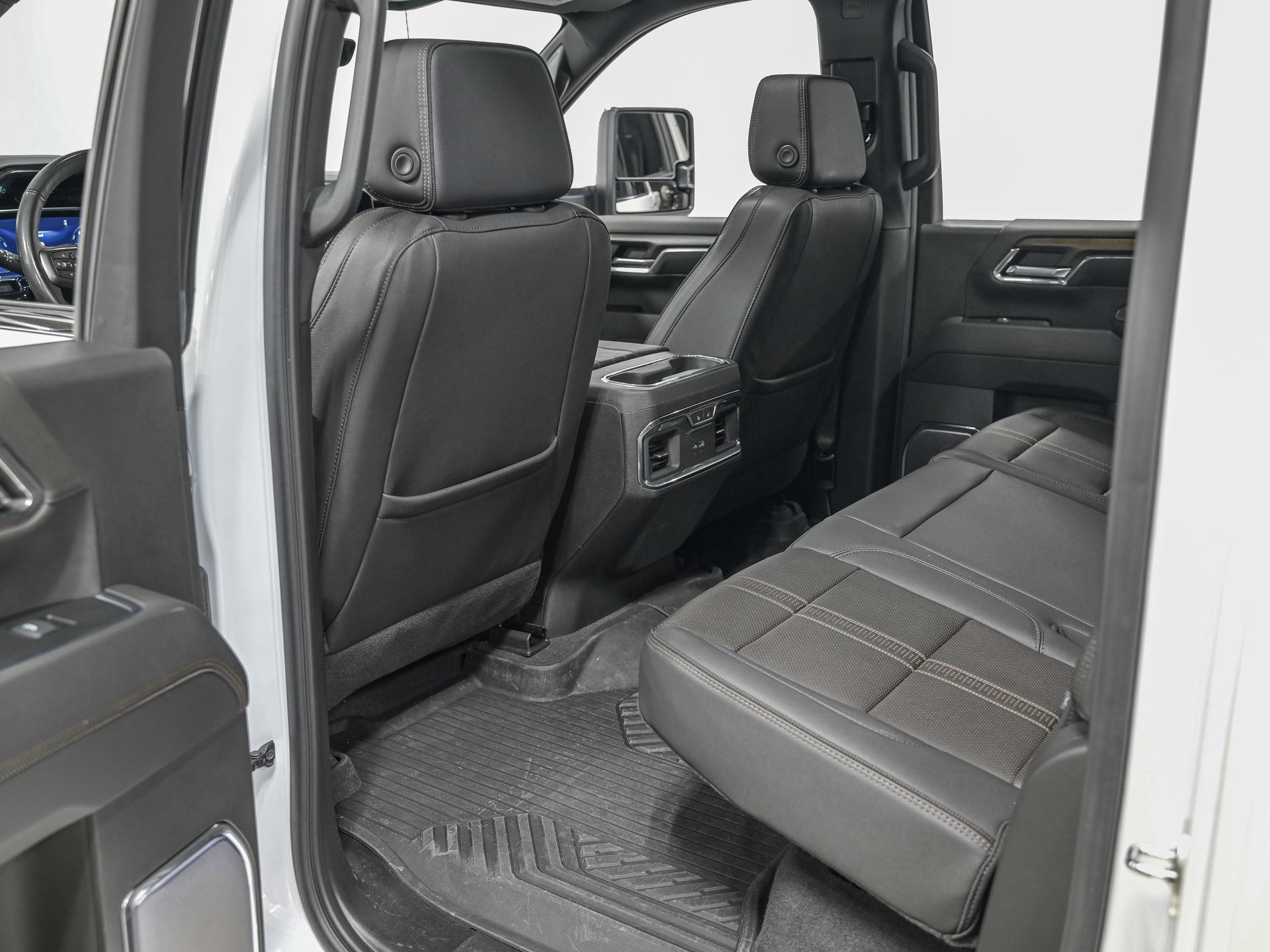 Used 2024 Chevrolet Silverado 2500 High Country w/ High Country Premium Package AWD/4WD image 27