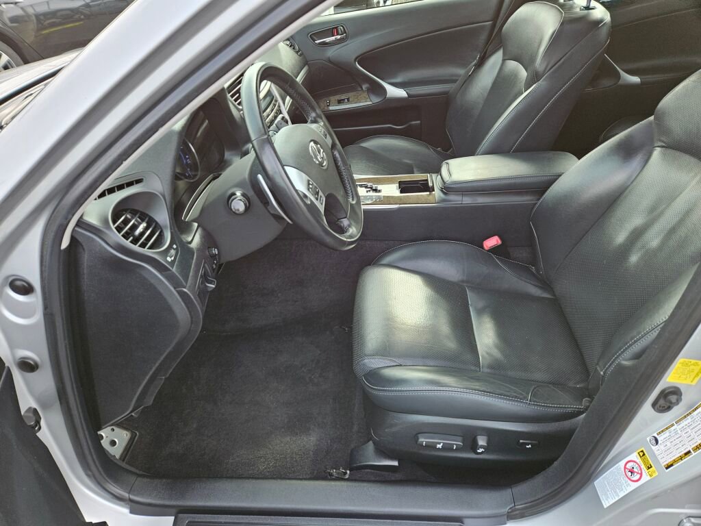Used 2011 Lexus IS 250 w/ Premium Pkg Value Edition image 10