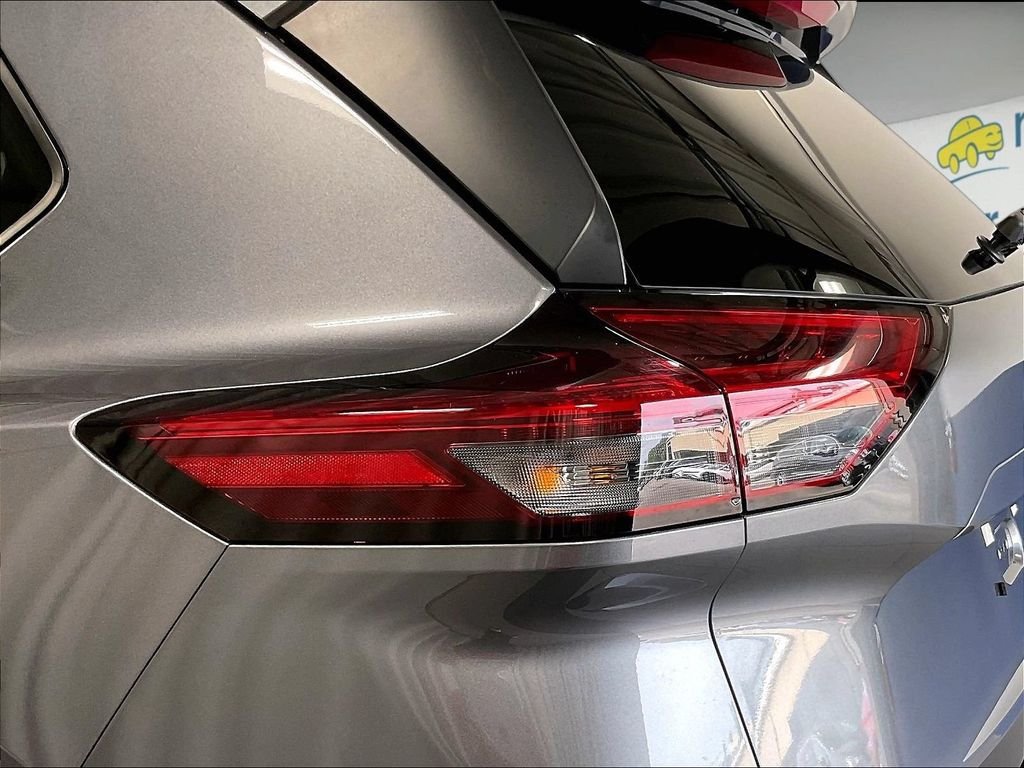 Certified 2026 Nissan Rogue SV AWD/4WD image 33