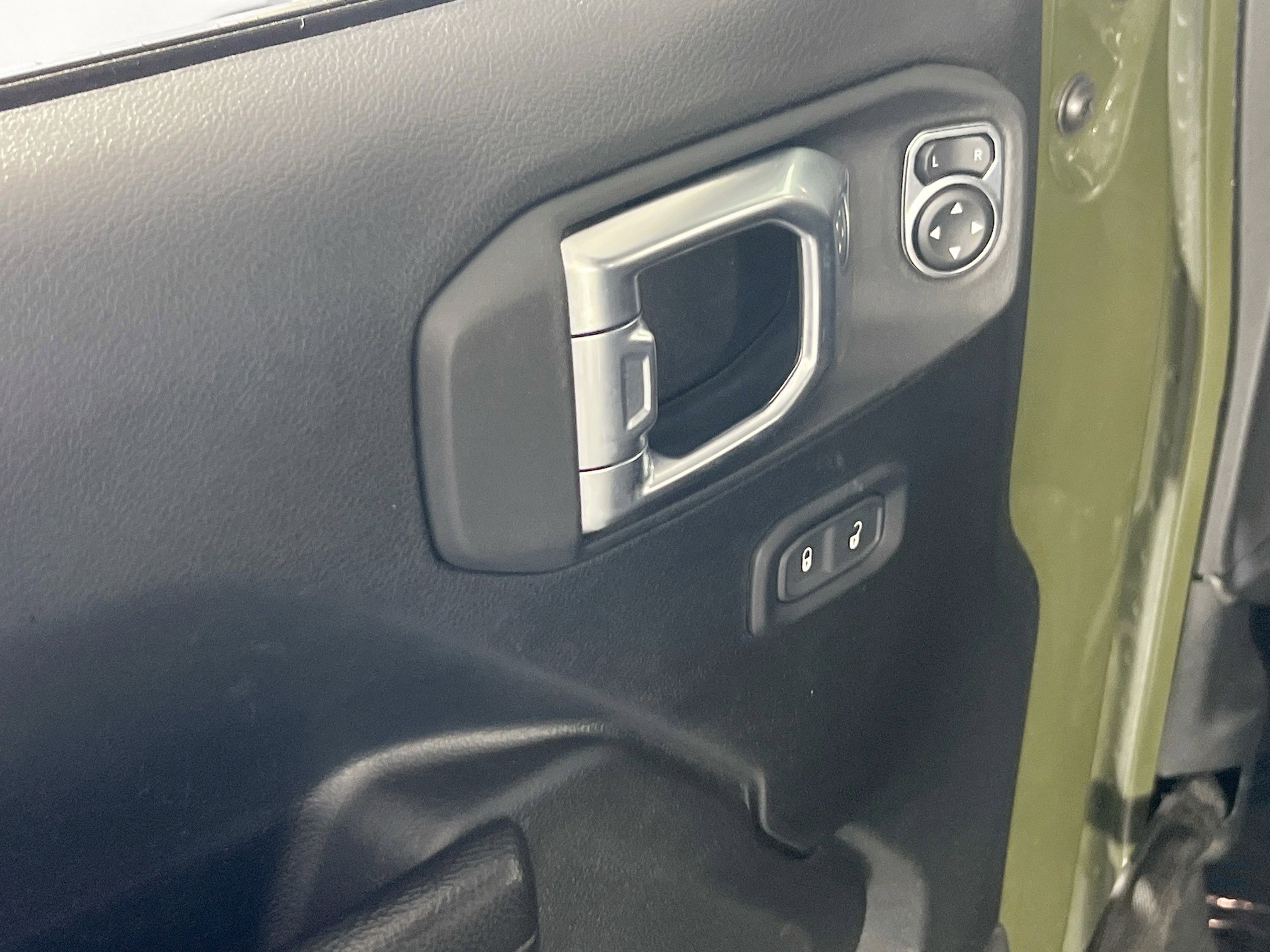 Used 2022 Jeep Gladiator Willys image 18