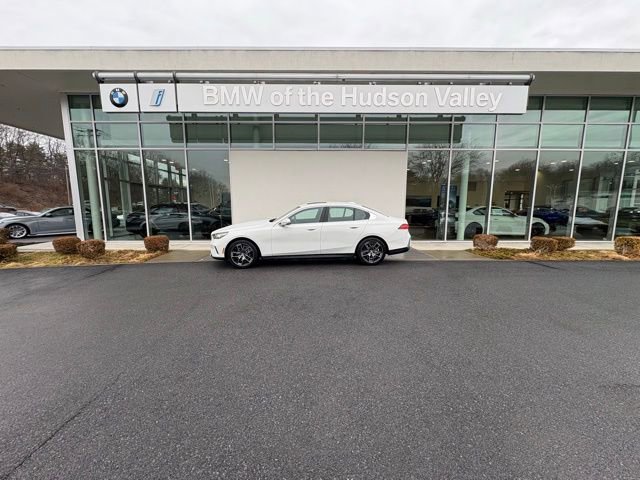Used 2026 BMW 530i xDrive w/ Premium Package image 1