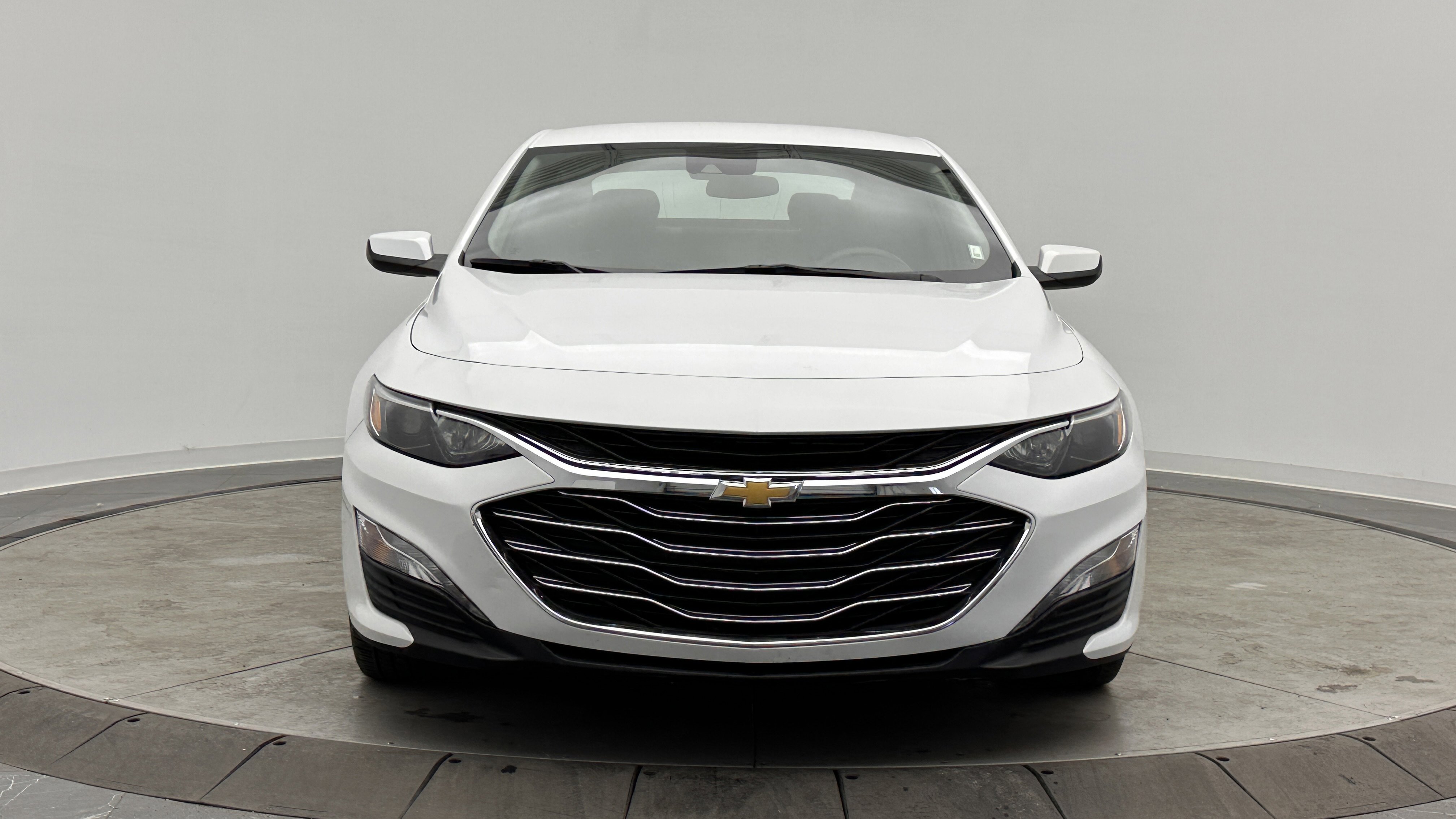 Used 2024 Chevrolet Malibu LT FWD image 2