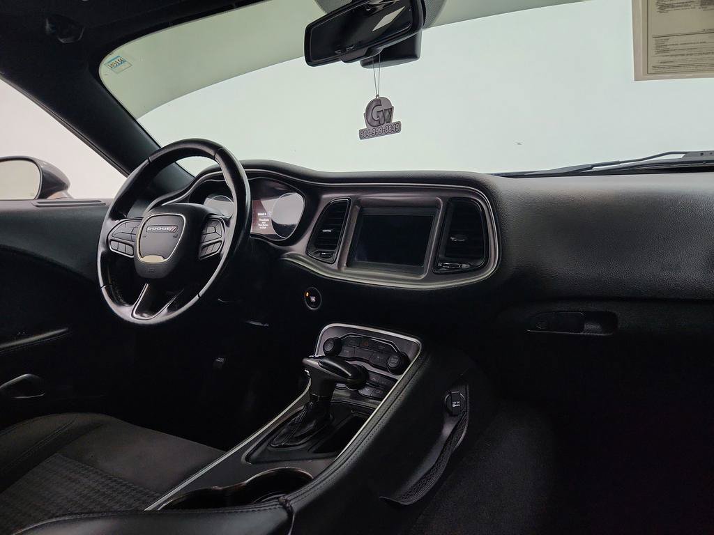 Used 2020 Dodge Challenger SXT RWD image 34