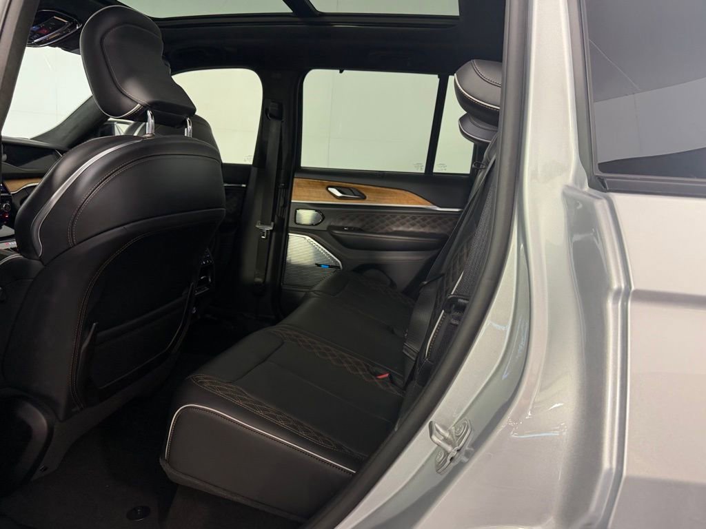 Certified 2022 Jeep Grand Cherokee Summit AWD/4WD image 25