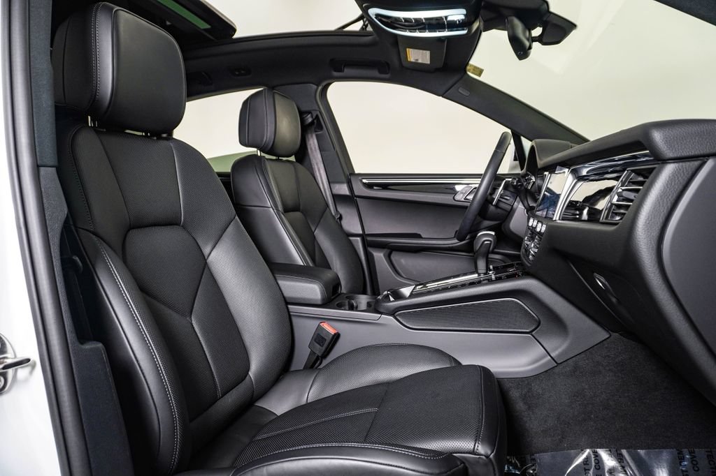 Certified 2026 Porsche Macan AWD/4WD image 14