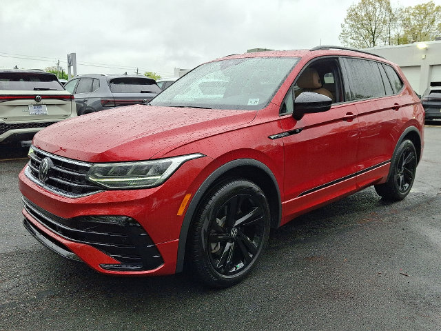 Used 2024 Volkswagen Tiguan SE R-Line AWD/4WD image 5