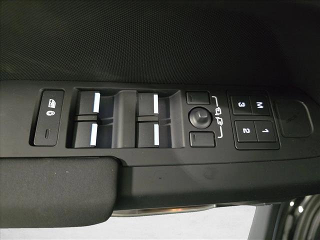 New 2026 Land Rover Defender 110 X-Dynamic SE AWD/4WD image 26