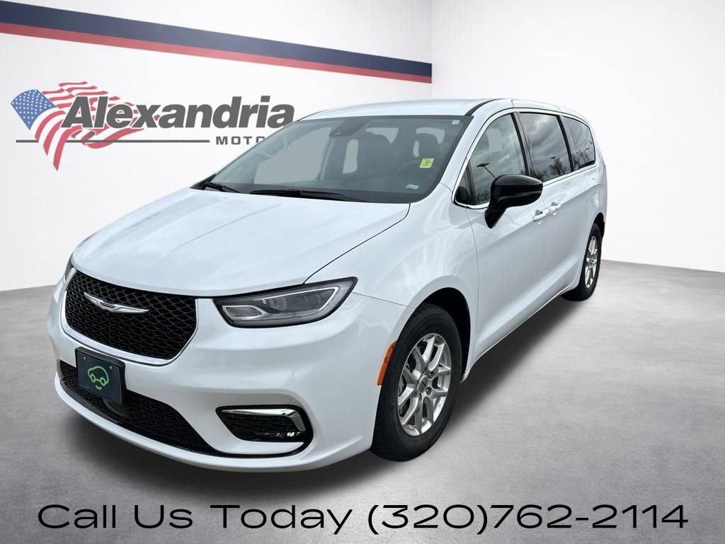 Used 2024 Chrysler Pacifica Touring-L FWD image 1
