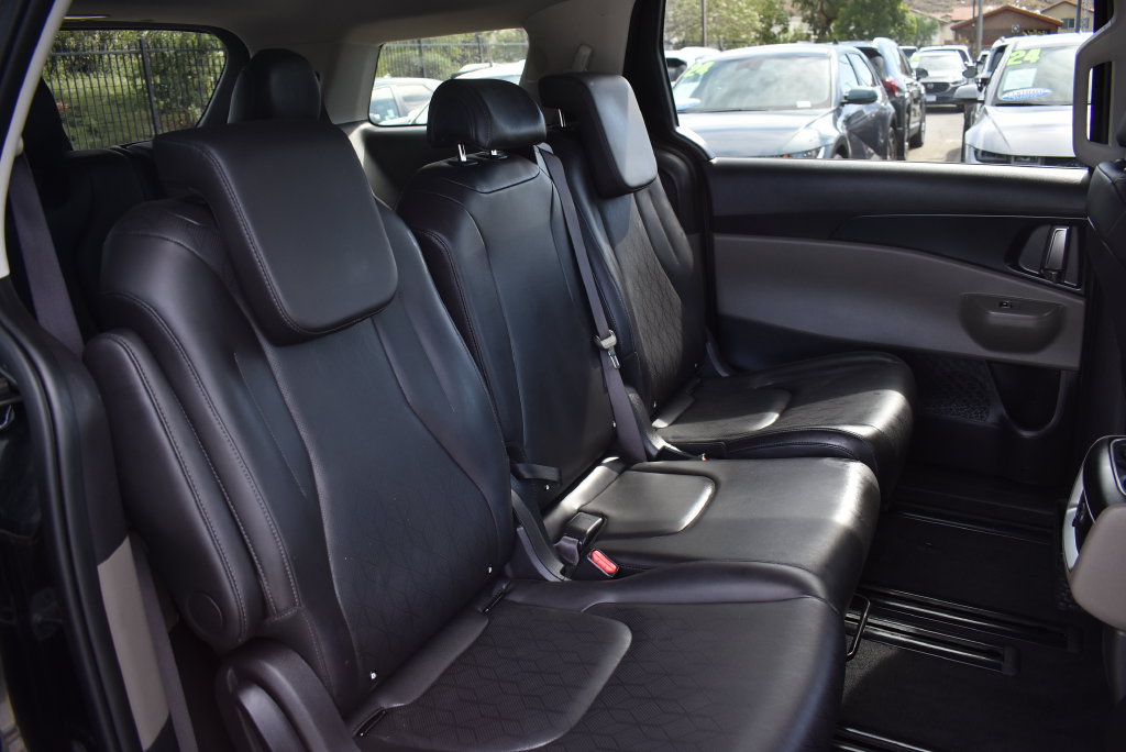 Used 2026 Kia Carnival FWD image 14