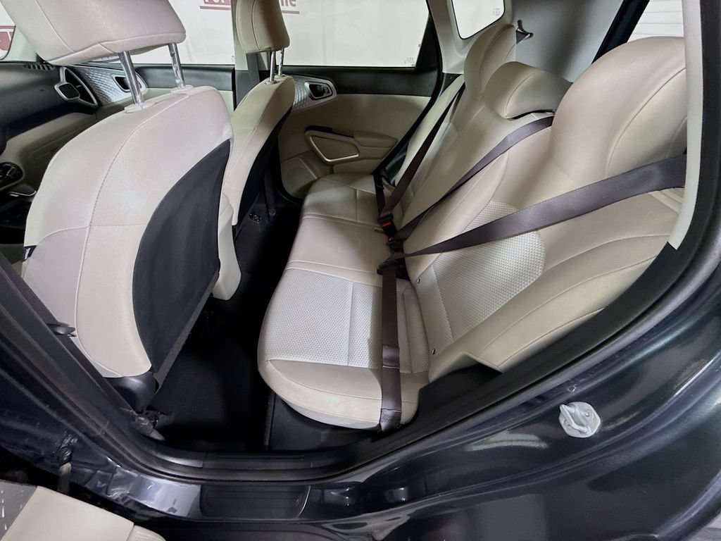 Used 2023 Kia Soul LX w/ LX Technology Package FWD image 25