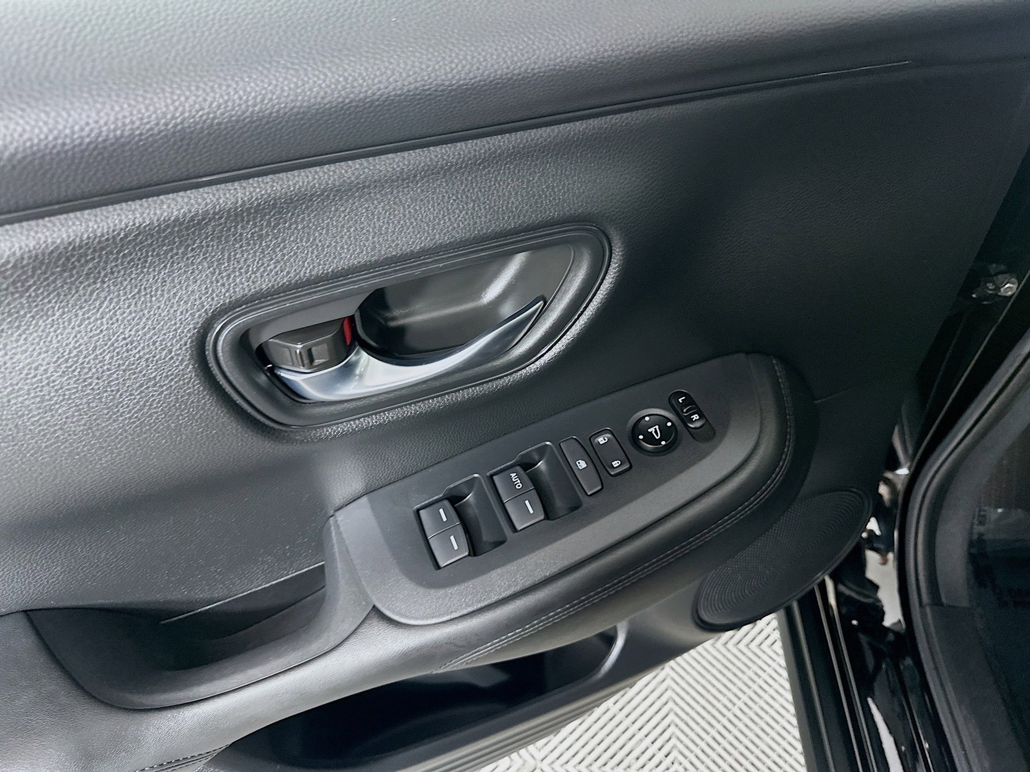 Certified 2023 Honda HR-V LX image 14