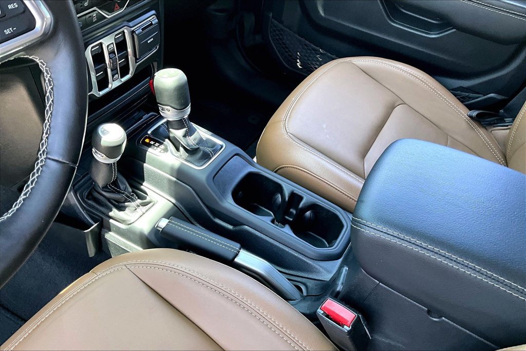 Used 2021 Jeep Wrangler Unlimited Sahara w/ Cold Weather Group AWD/4WD image 17