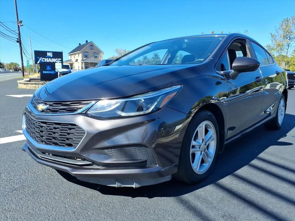 Used 2017 Chevrolet Cruze LT image 5