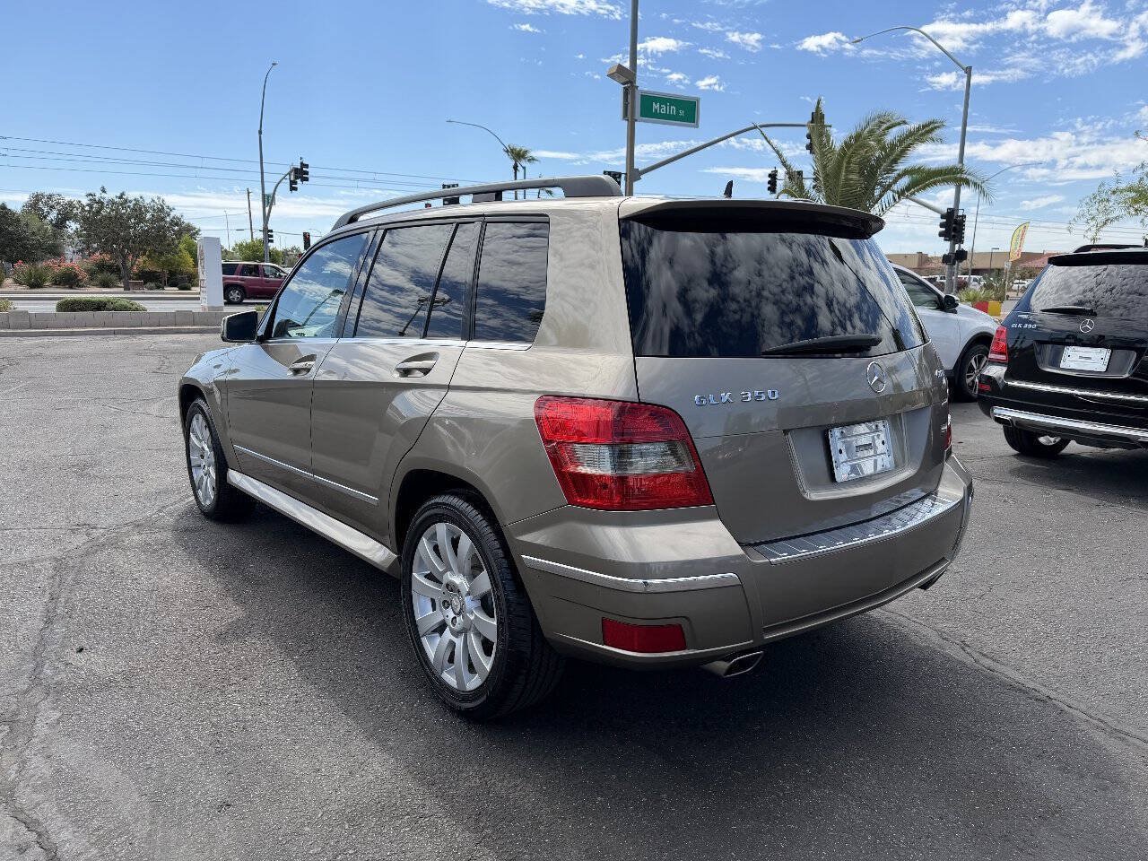 Used 2010 Mercedes-Benz GLK 350 4MATIC image 4