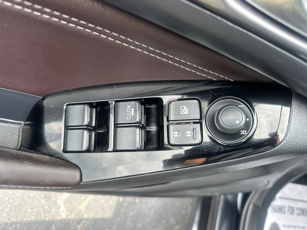 Used 2018 MAZDA MAZDA3 Grand Touring w/ Premium Equipment Package FWD image 12