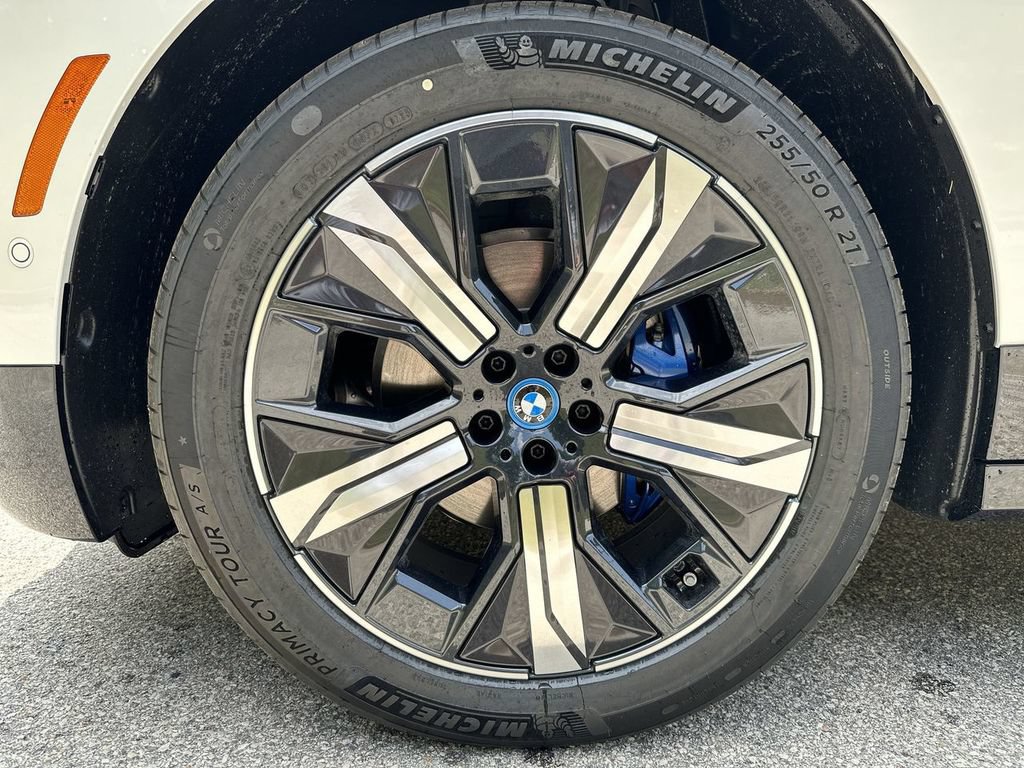 Used 2024 BMW iX xDrive50 w/ Sport Package AWD/4WD image 34