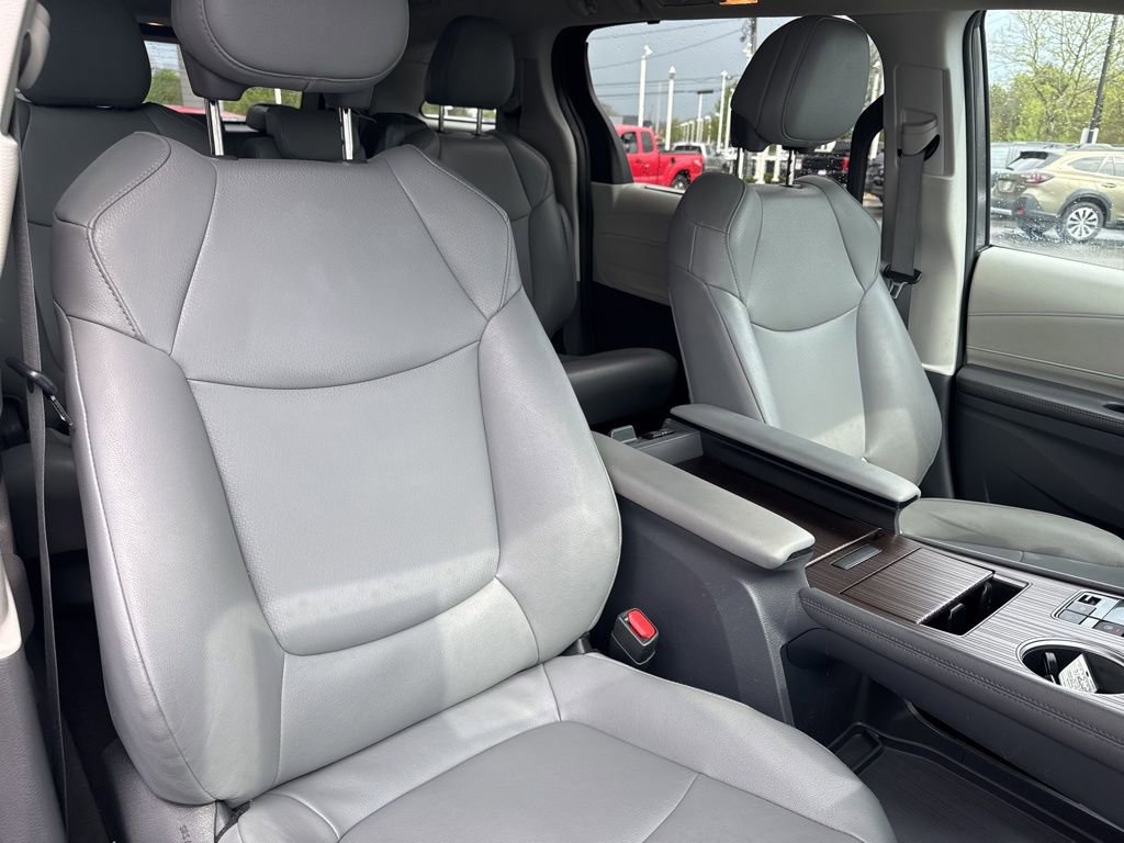 Certified 2023 Toyota Sienna XLE FWD image 24