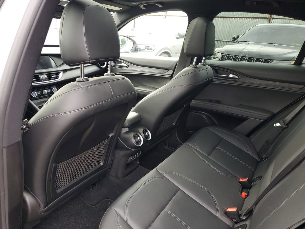 Used 2024 Alfa Romeo Stelvio Sprint AWD/4WD image 11