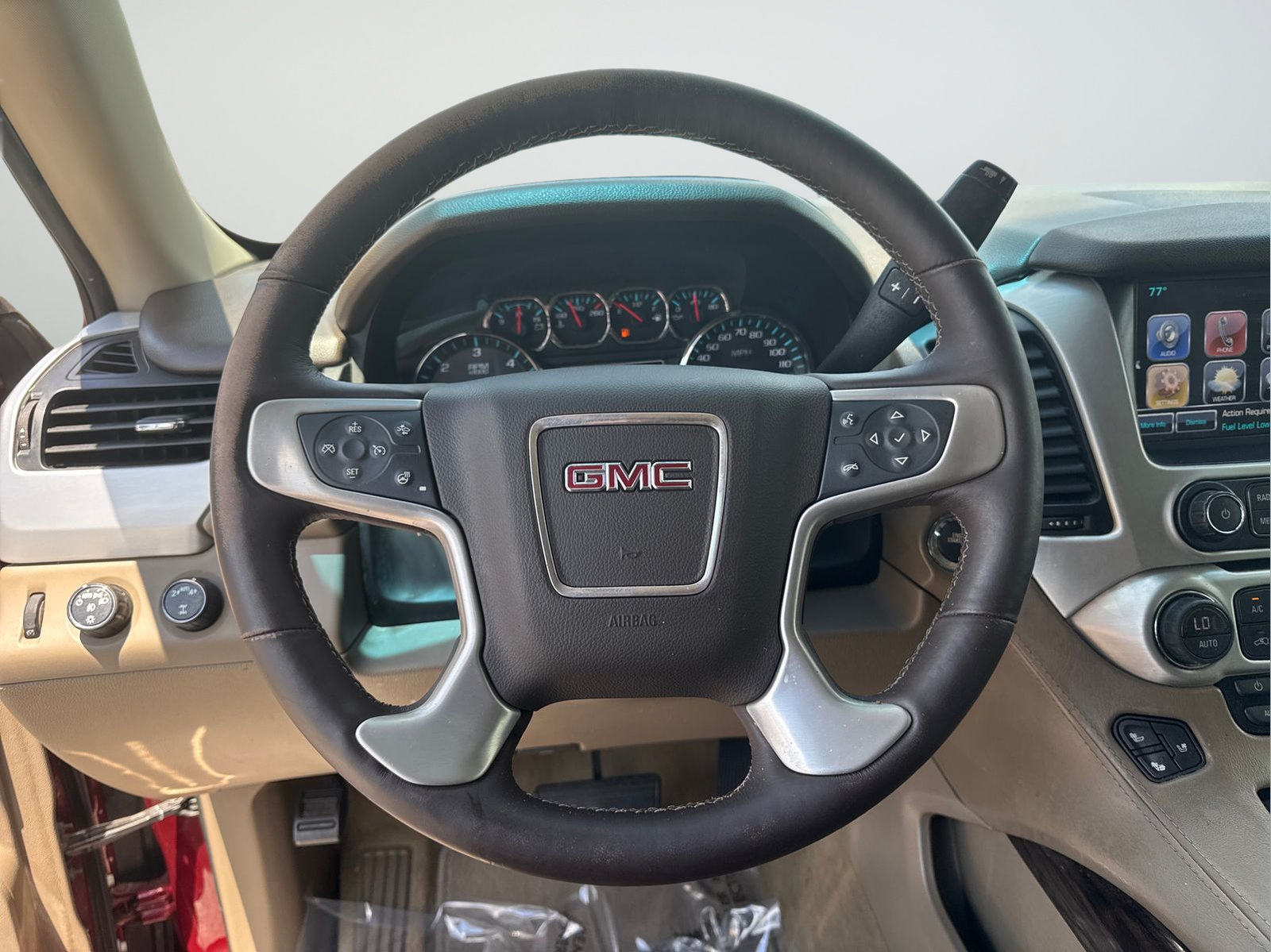 Used 2017 GMC Yukon SLT AWD/4WD image 14
