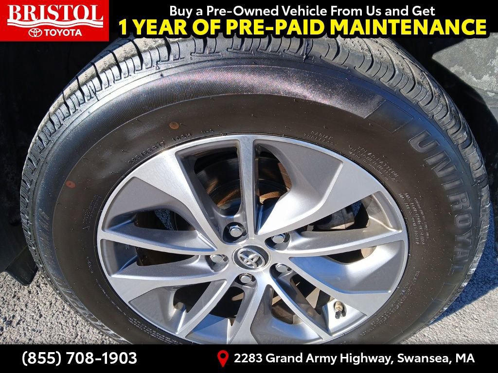 Used 2018 Toyota RAV4 LE image 11