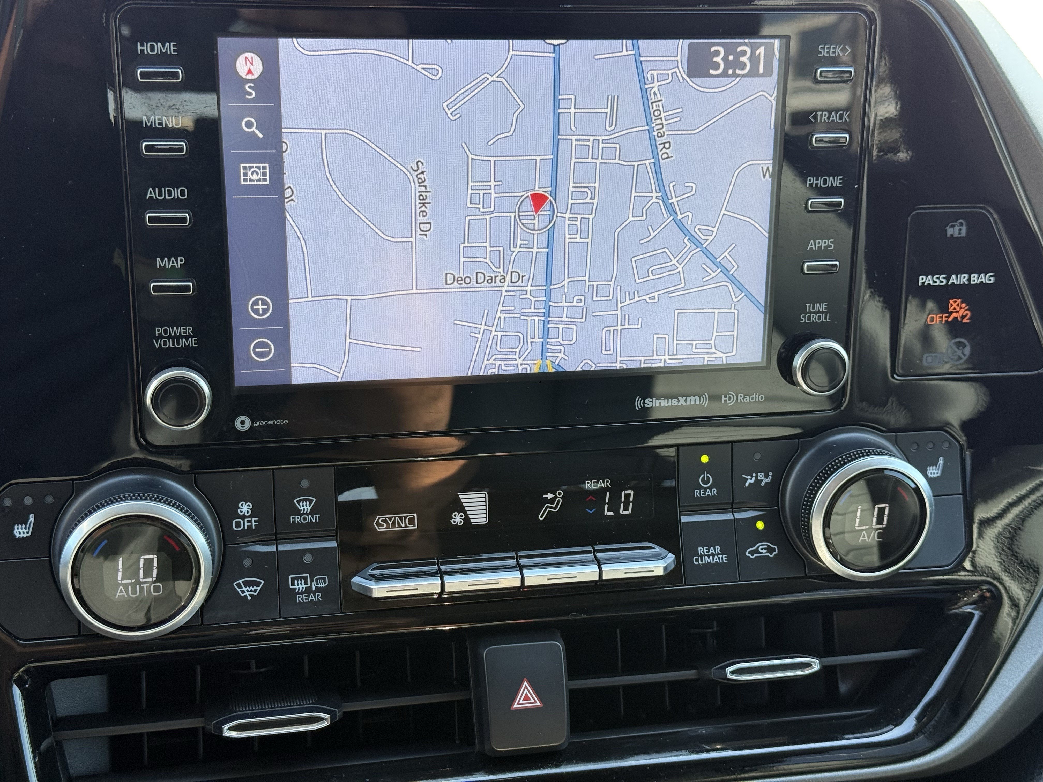 Used 2021 Toyota Highlander XLE AWD/4WD image 26